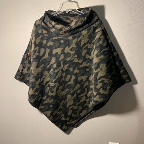 Cape/Poncho - Camo, heavy material - NWT - Picture 1 of 9